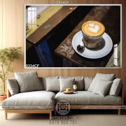 Tranh ly cà phê cappuccino trên chiếc đĩa trắng in uv