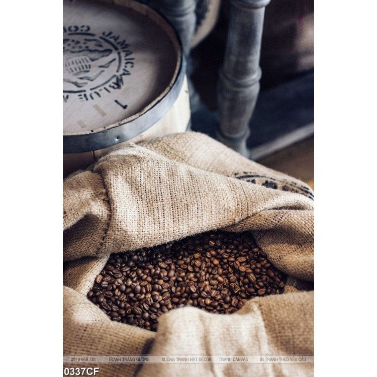 Tranh những bao tải chứa hạt cà phê 