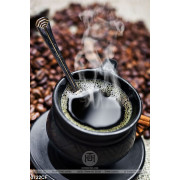 Tranh chiếc muỗng trên ly cà phê đen