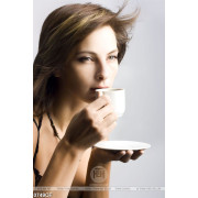 Tranh cô gái thưởng thức tách cà phê