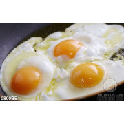 Tranh in uv trứng ốp la treo bếp