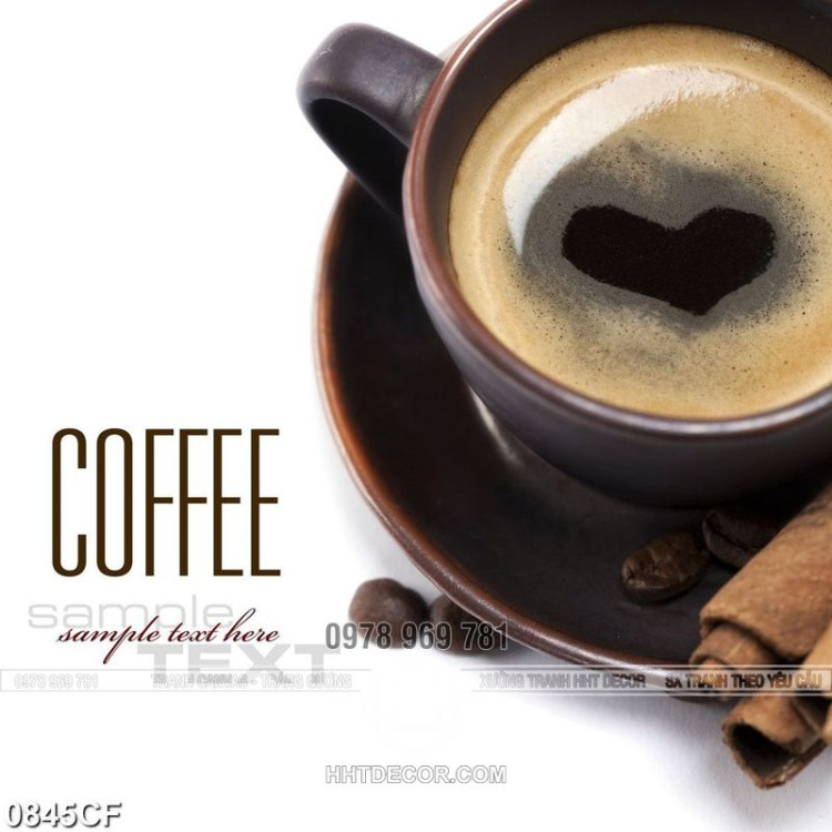 Tranh hình trái tim trên tách cà phê đen