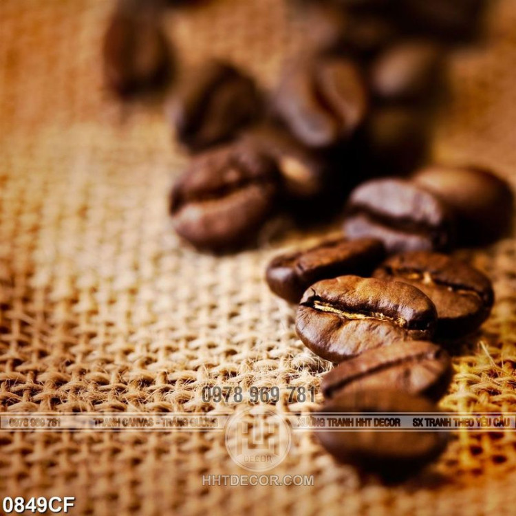 Tranh những hạt cà phê trên bàn treo tường