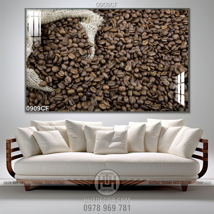 Tranh hạt cà phê phủ đầy bức tường trong quán 