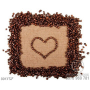 Tranh khung hình trái tim ghép bằng hạt cà phê thu nhỏ