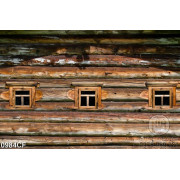 Tranh những khung cửa sổ quán cà phê làm bằng gỗ thông