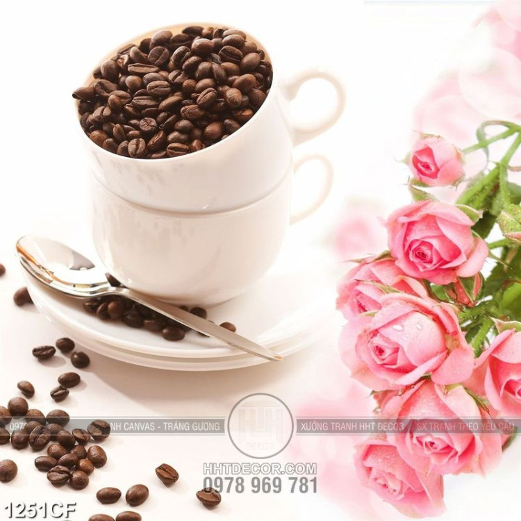 Tranh bó hoa hồng bên tách hạt cà phê