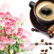 Tranh vườn hoa hồng bên tách cà phê đen 