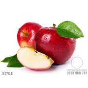 Tranh những trái táo đỏ dính nước treo bếp
