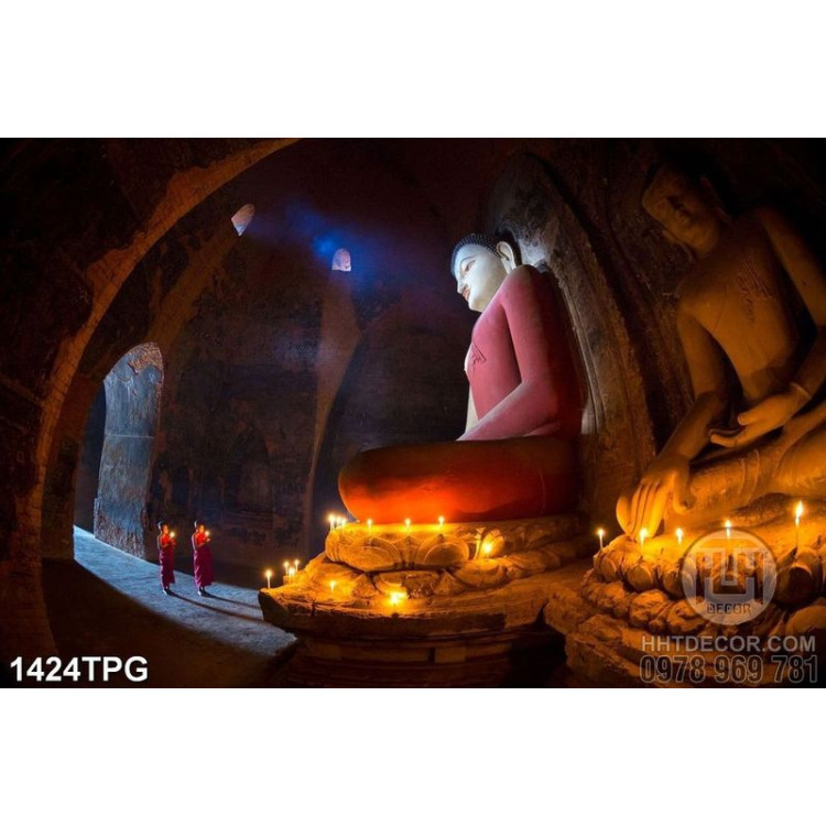 Tranh tượng Phật A Di Đà trong núi