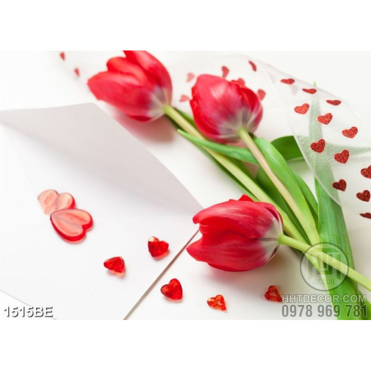 Tranh in bếp hoa tulip đỏ trên chiếc bàn trắng
