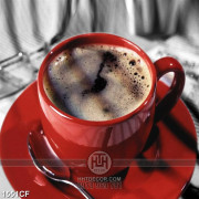 Tranh cà phê dán tường tách cà phê đen màu đỏ bên chiếc muỗng 