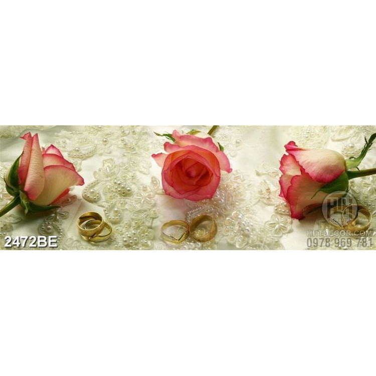 Tranh hoa hồng và nhẫn cưới in kính bếp 