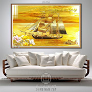 Tranh decor tường tàu căng buồm giữa biển vàng nghệ thuật 
