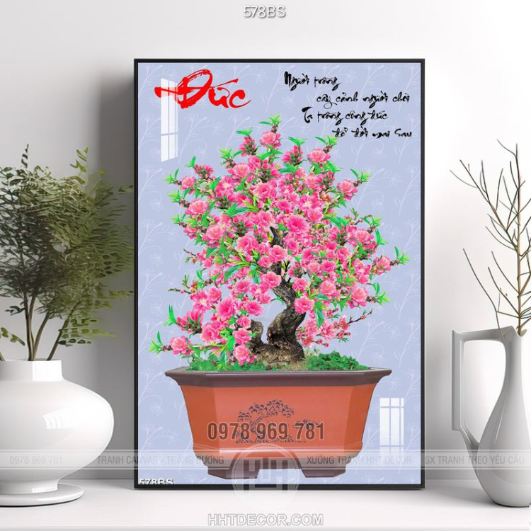Tranh chậu bonsai hoa đào bên chữ Đức thư pháp đón tết in lụa