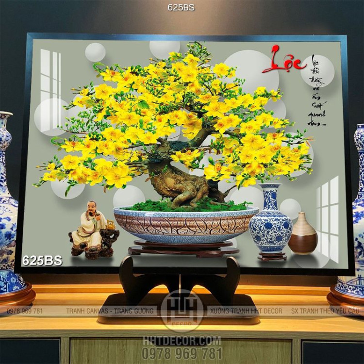 Tranh chậu bonsai mai vàng và cụ già ngồi uống trà trang trí