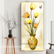 Tranh bình hoa trang trí chú bướm xinh bên bông hoa tulip