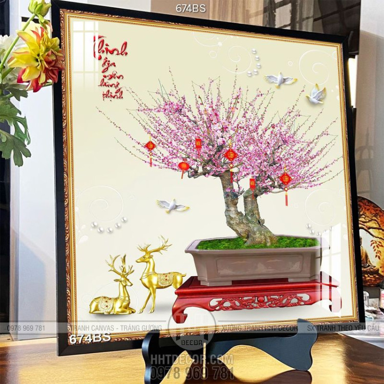 Tranh chậu bonsai cây hoa đào bên đôi hươu vàng nghệ thuật