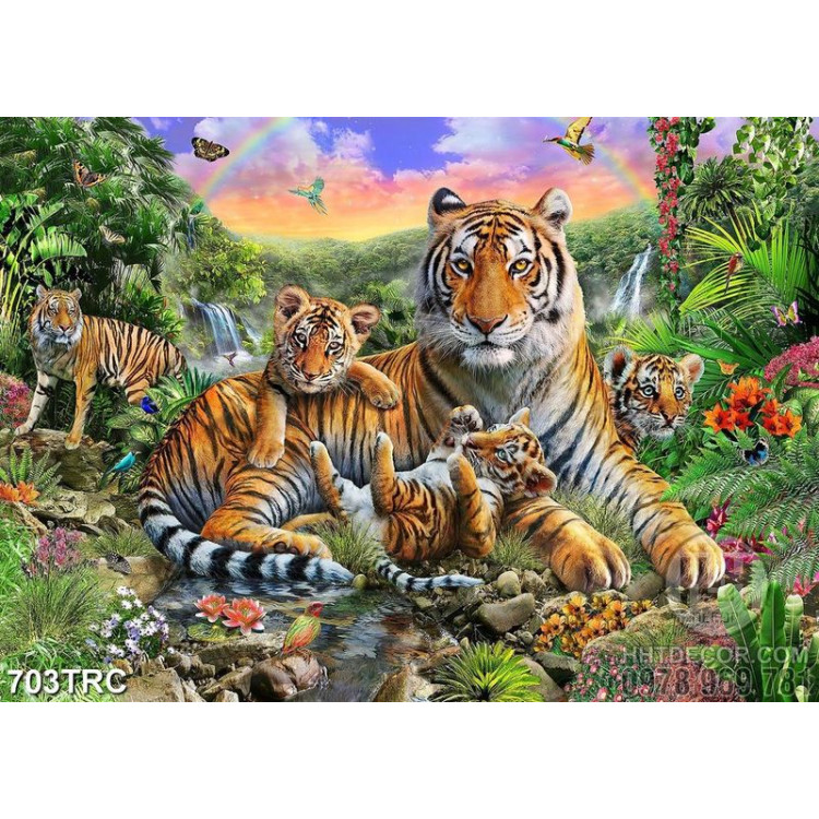 Tranh psd gia đình hổ trong rừng xanh in kính
